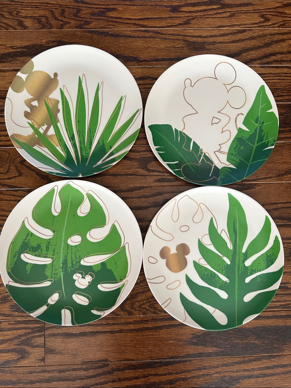 Set of 4 Disney Tropical Hideaway Mickey Mouse Plastic Plates